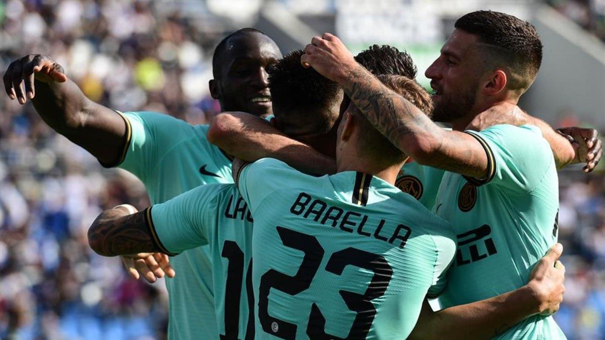 Los jugadores del Inter celebrando la victoria ante el Sassuolo