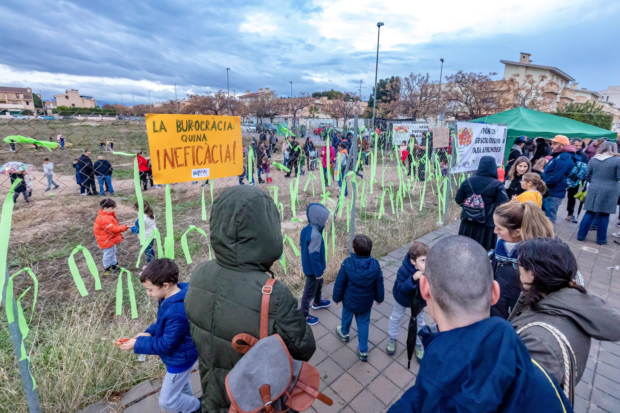 Chocolatada reivindicativa por la construcción del Colegio Almadraba en Alicante