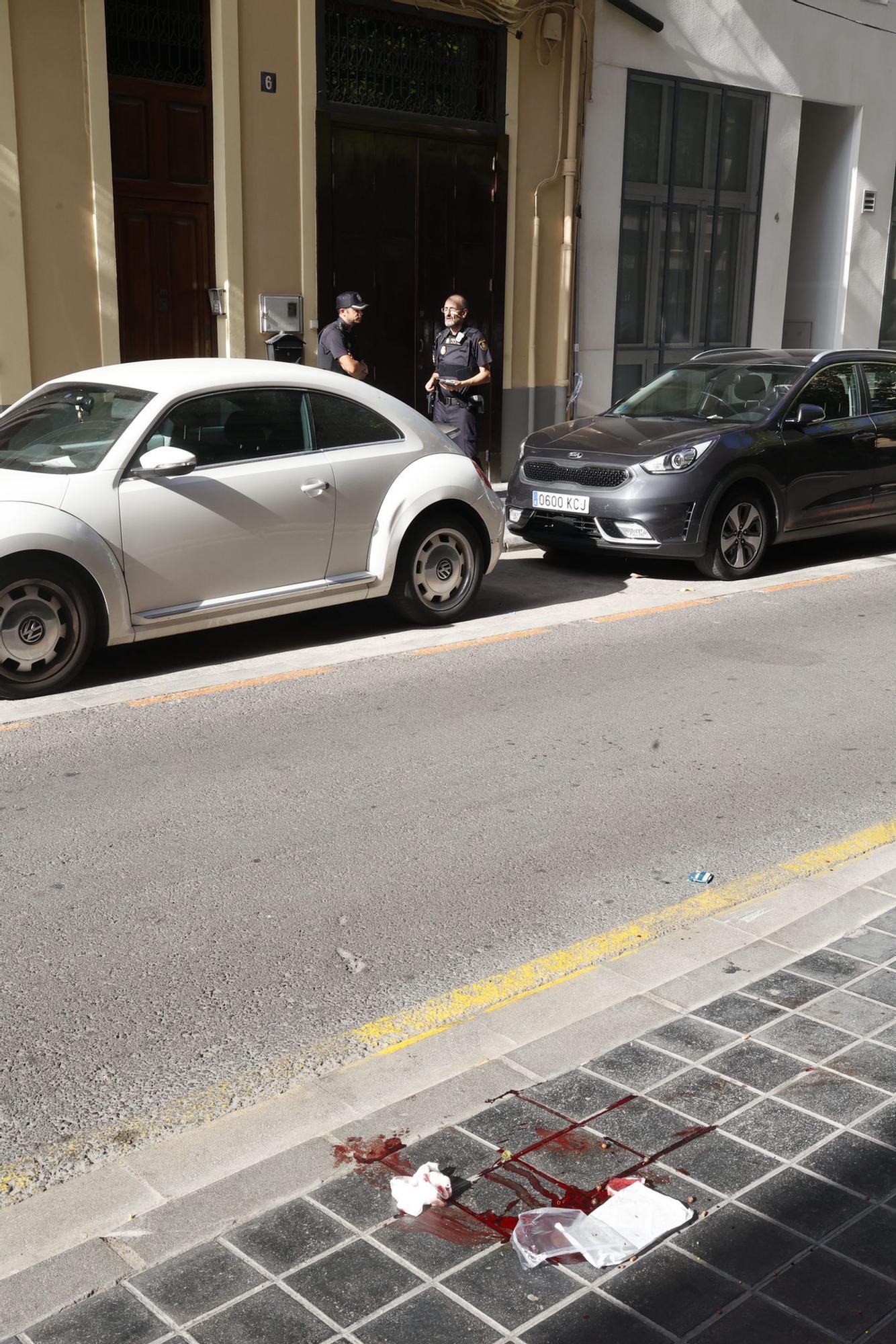 La Policía Local desarma de un tiro a un presunto atracador en la calle Guillem Sorolla de València