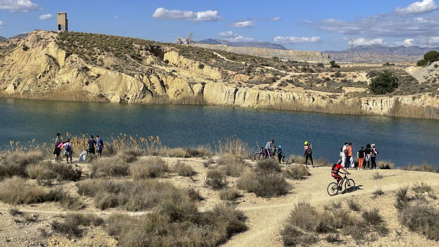 El cierre perimetral del municipio de Alicante los fines de semana multiplica las excursiones familiares a las lagunas de Rabasa