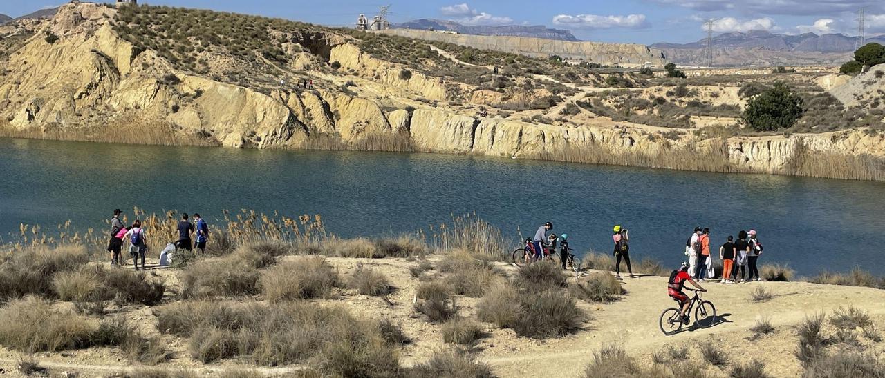 El cierre perimetral del municipio de Alicante los fines de semana multiplica las excursiones familiares a las lagunas de Rabasa