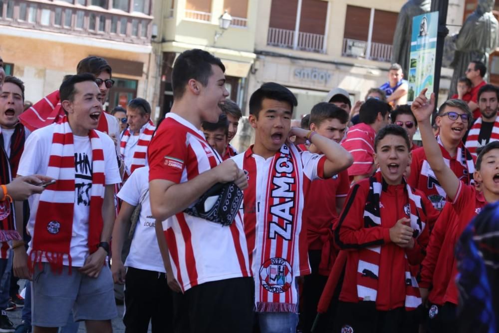 Espectacular ambiente previo al partido de play off Zamora CF - El Haro Deportivo