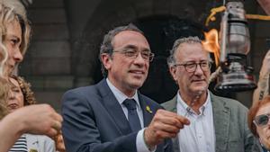 Josep Rull, presidente del Parlament, recibe la Flama del Canigó en el Parlament