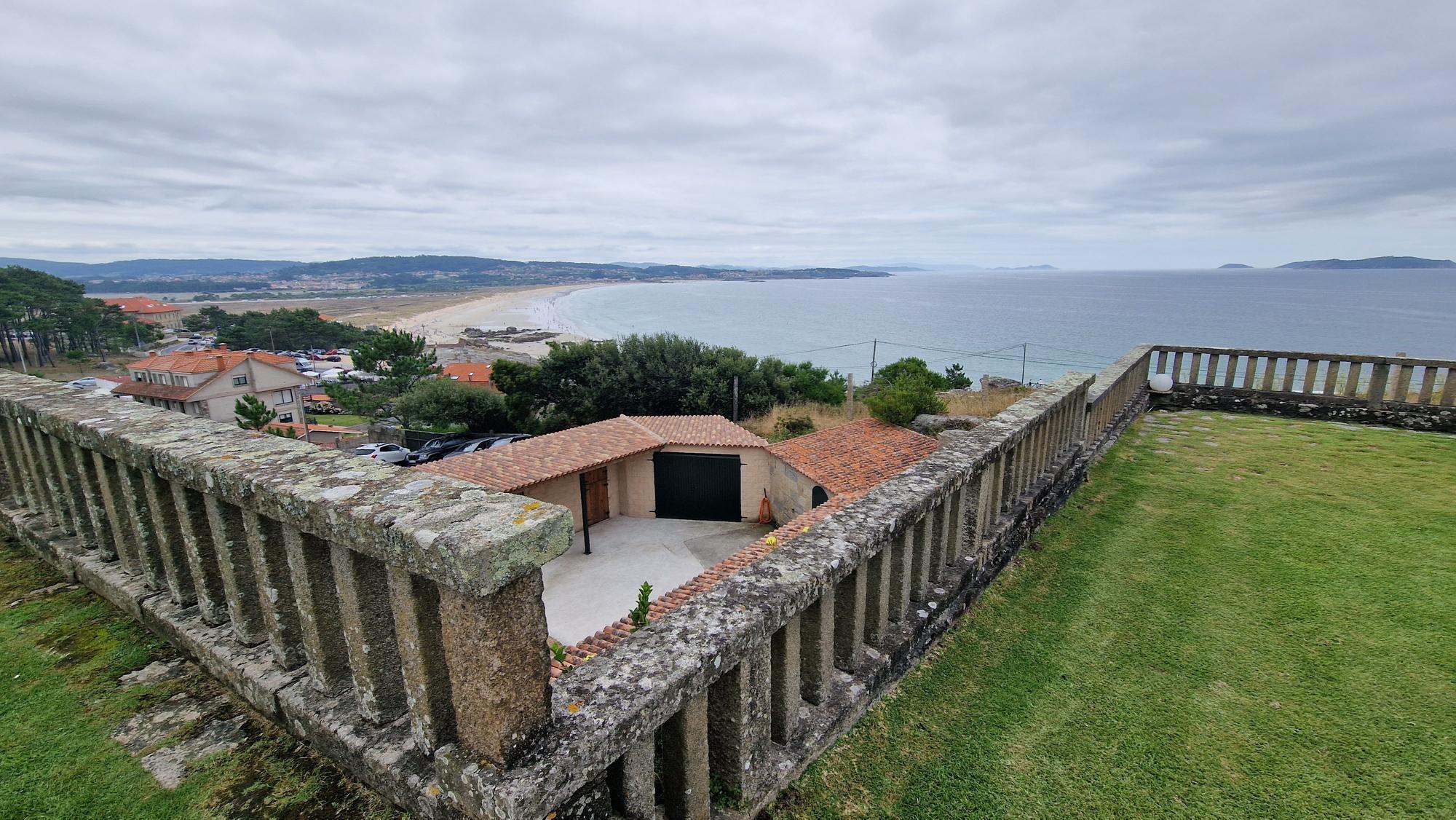 La boda de Serafín y Zaira en la finca La Atlántida, en el Concello de O Grove.