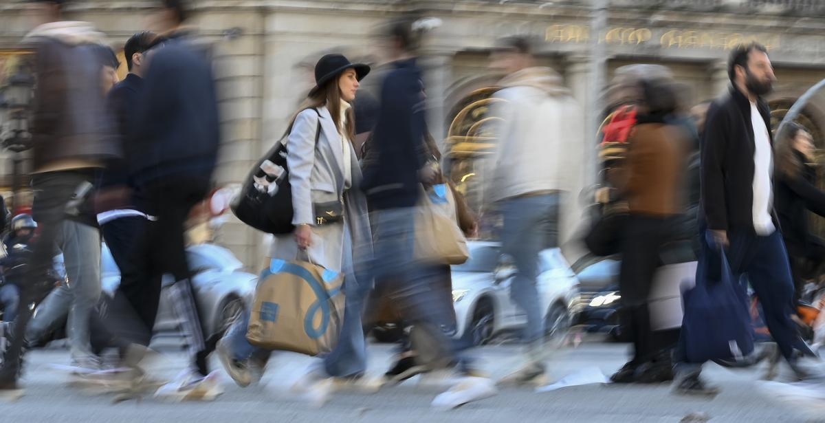 Imagen de una calle comercial en Barcelona.