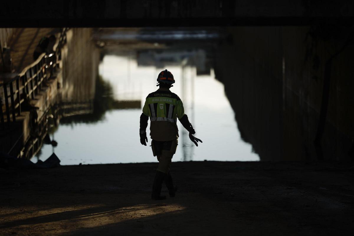 Miles de efectivos de emergencias continúan trabajando en Valencia.