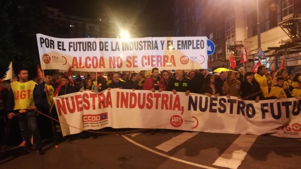 Multitudinaria marcha de "Alcoa no se cierra" en Avilés