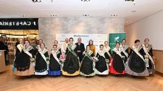 Clara Sanz y Ana Colón, reinas de la Magdalena 2026, inauguran la Bodeguilla de 'Mediterráneo' en Castelló