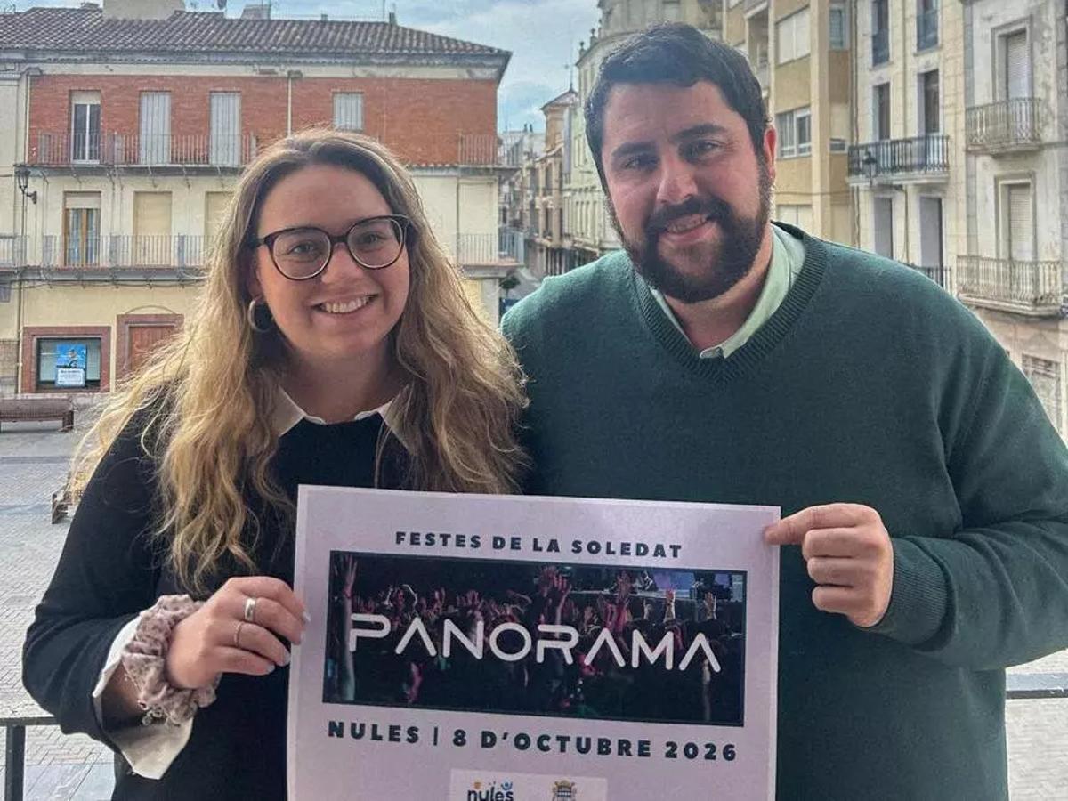 El alcalde y la concejala de Fiestas de Nules, anunciando el concierto de la orquesta Panorama
