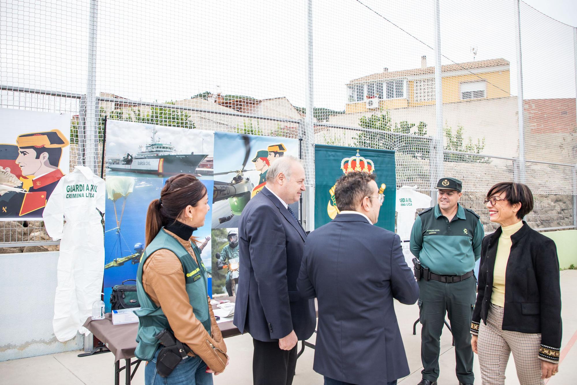 Visita de la Directora de la Guardia Civil al colegio de Hurchillo