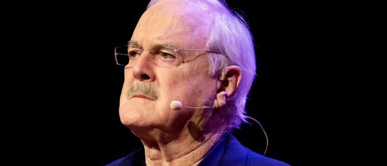 John Cleese durante el monólogo que traerá a Palma.