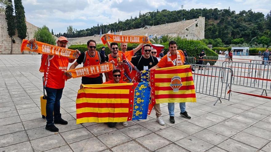 Atenas empieza a vestirse de taronja