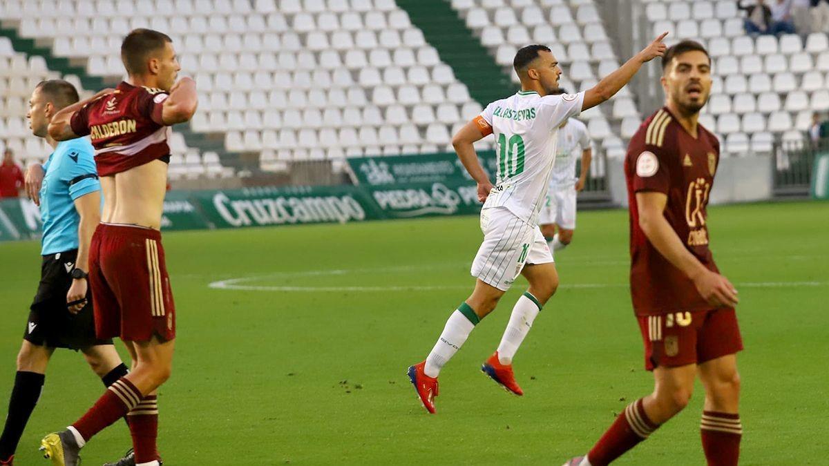 De las Cuevas celebra uno de sus goles en el último choque de Liga, ante el Badajoz.