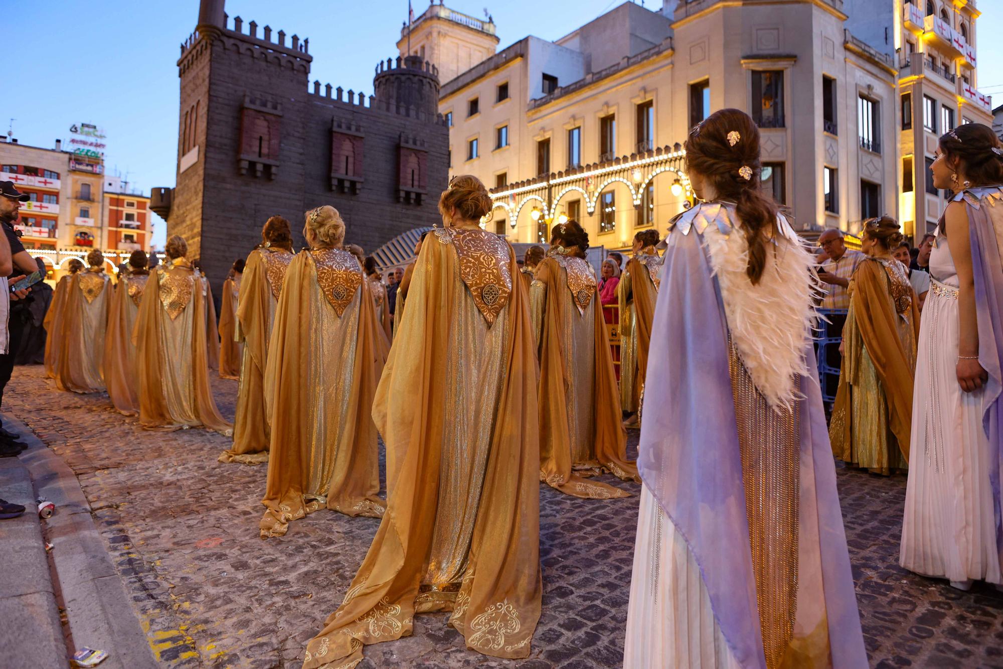 La solemne procesión marca el ecuador de la Trilogía en Alcoy