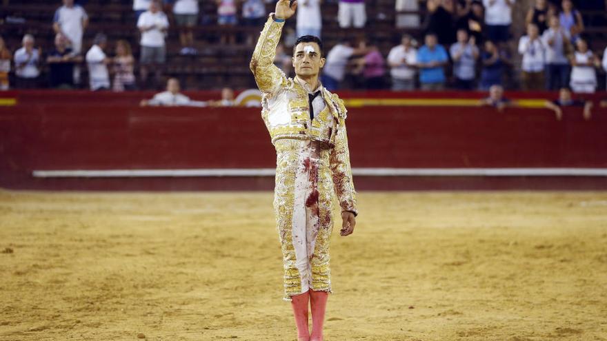 Paco Ureña tras cortar la oreja a su segundo astado.