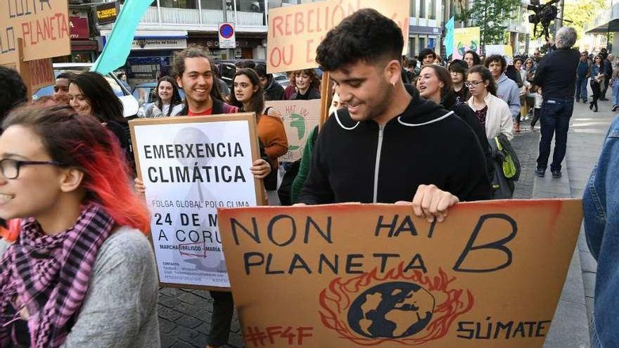 Marcha de estudiantes gallegos en protesta por el cambio climático. // Carlos Pardellas