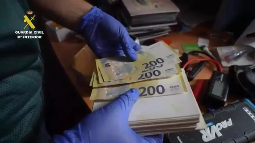 Diversos momentos del a operación Plumajero de la Guardia Civil contra una red de ladrones de cajeros