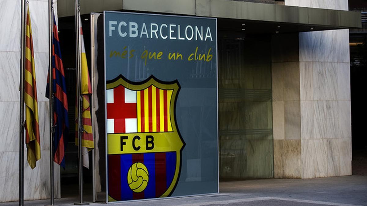 La entrada de las oficinas del Barça, en el Camp Nou