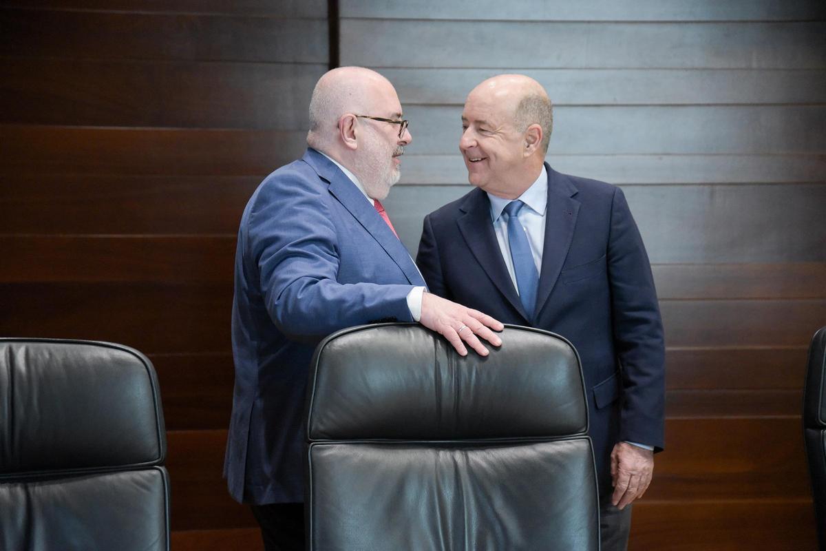 Pedro Alfonso, presidente de CEOE Tenerife (i), junto a Pedro Ortega, presidente de la Confederación Canaria de Empresarios.