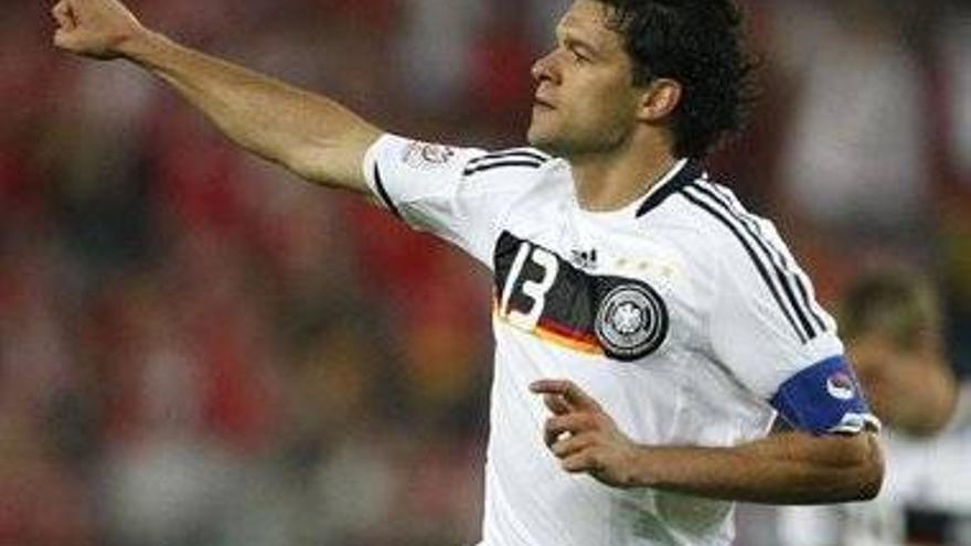 Detienen a Ballack cuando circulaba a 211 km/hora por Extremadura