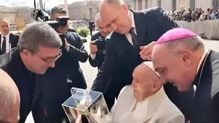 El papa Francisco recibe al arzobispo de Valencia