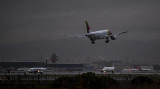 BCN exige "medidas concretas" al puerto y el aeropuerto para luchar contra la emergencia climática