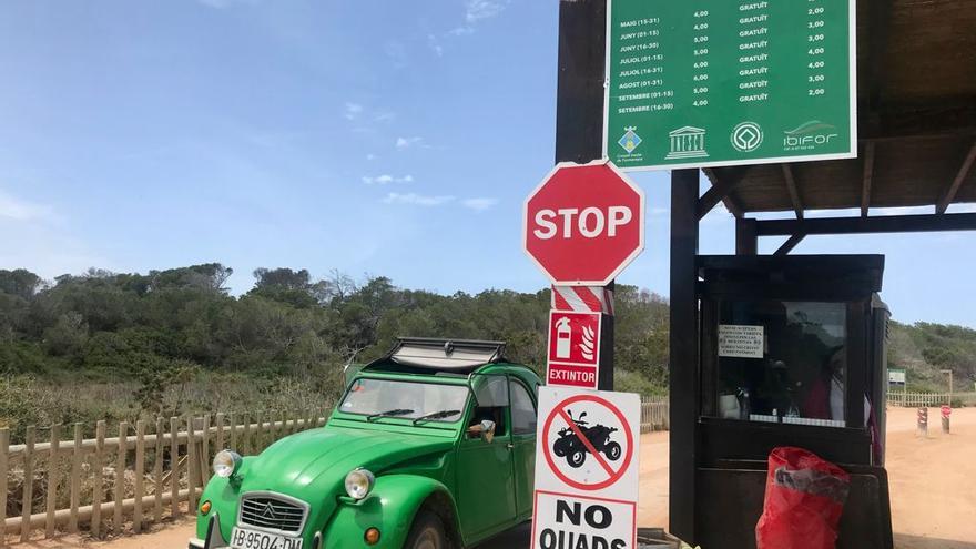 Control de acceso al Parque Natural de ses Salines en Formentera