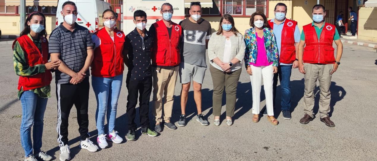 Visita de la concejala Llopis y de representantes de Cruz Roja al CIBE de Alicante