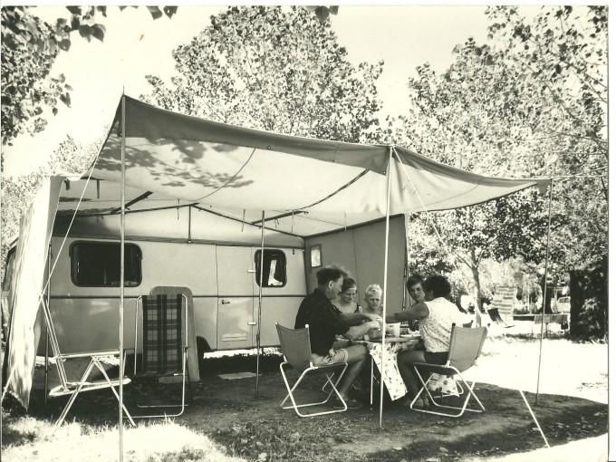 Un camping de Pals als anys 60