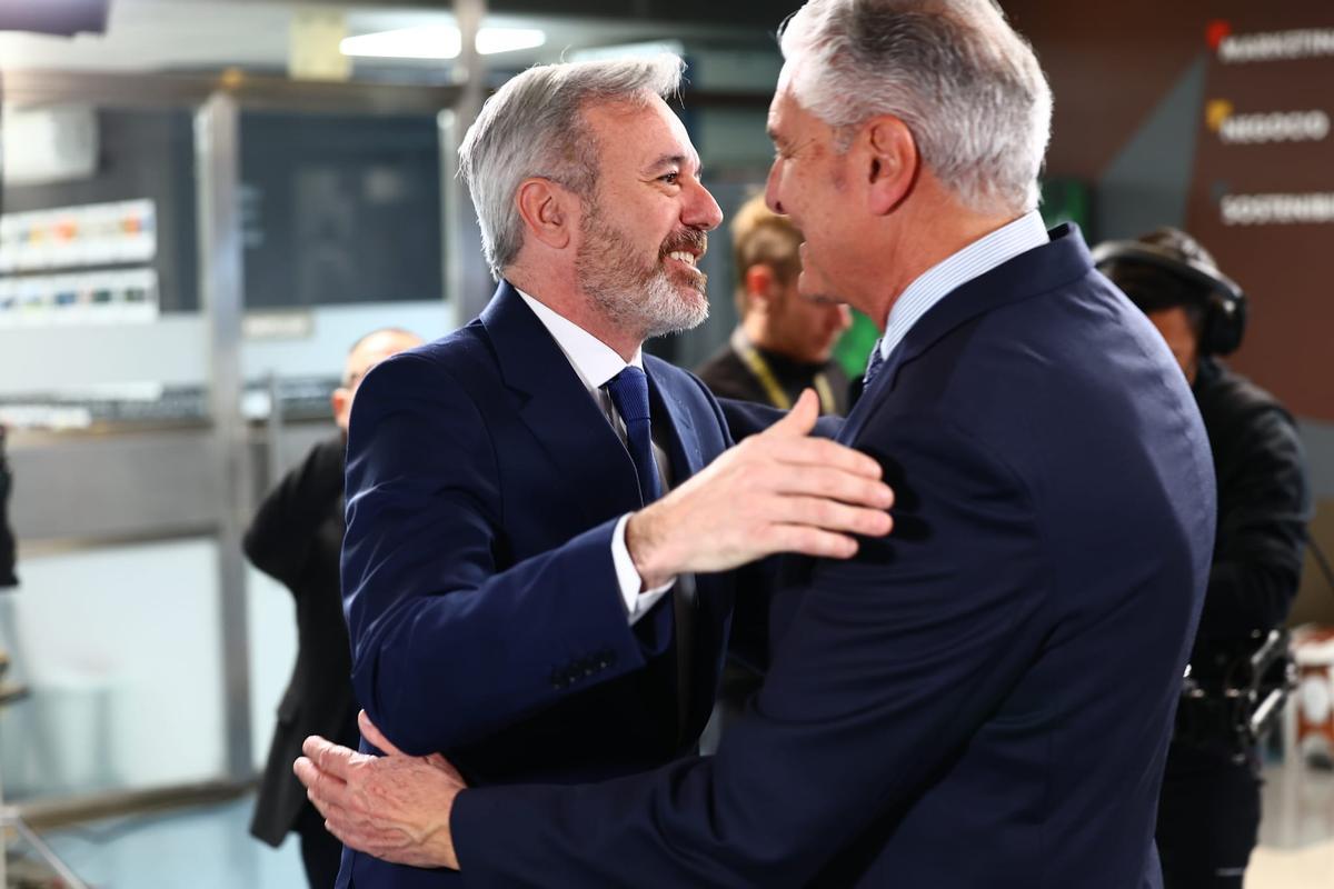 EN IMÁGENES | Así ha sido la llegada de Pilar Alegría y Jorge Azcón al cara a cara de Aragón TV