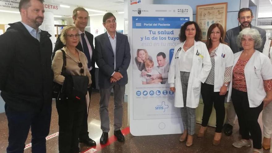 El consejero Villegas visitó el centro de salud de Vistabella.