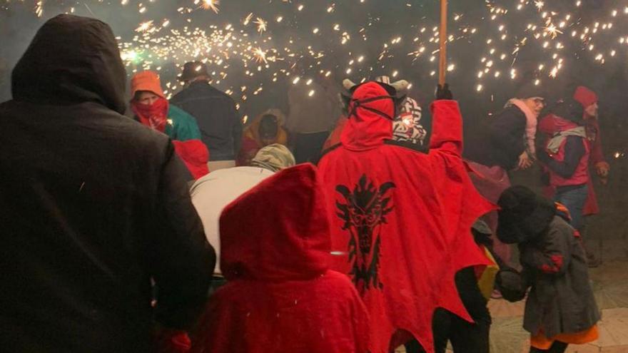 Correfoc infantil que recrea La Llegenda de Castellet | ARXIU PARTICULAR