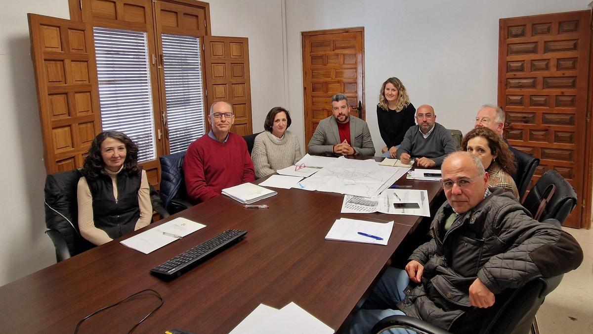 Equipo que ha empezado la redacckión del plan urbanístico de Palenciana.
