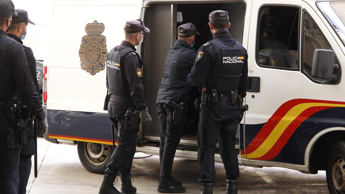 Prisión provisional para los detenidos por provocar un aterrizaje de emergencia en Mallorca.