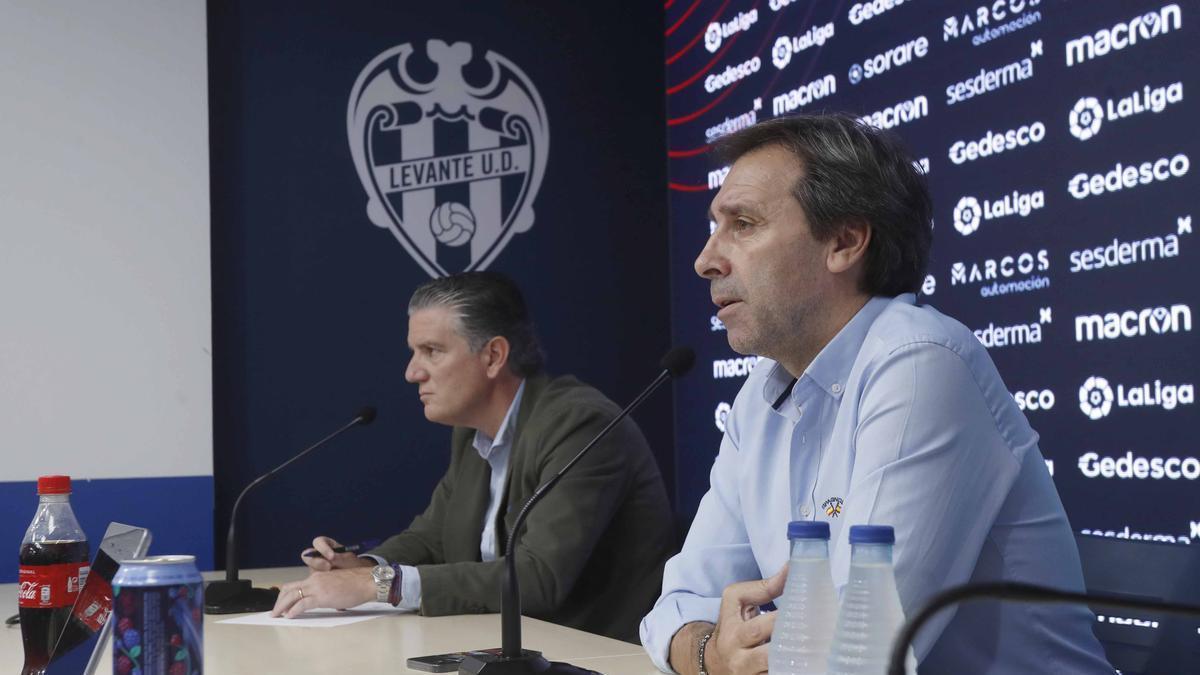 Felipe Miñambres, director deportivo, es el encargado de planificar la nueva temporada en Segunda División.