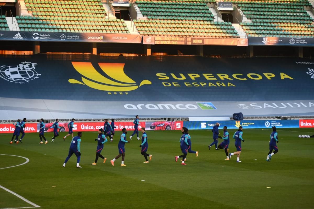 Entrenamiento del FC Barcelona en el estadio de El Arcángel