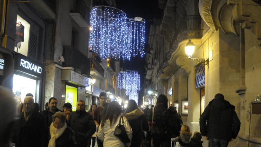 Gent comprant a Manresa durant el Nadal passat.