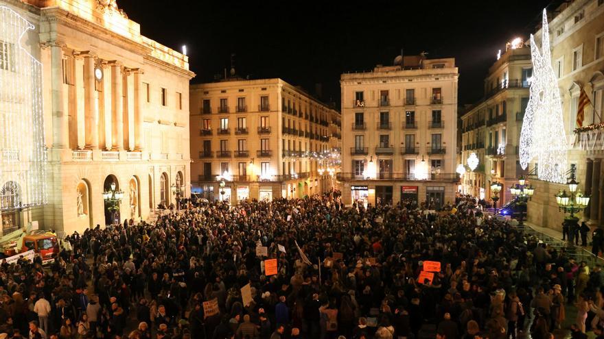 Una manifestación contra el pasaporte covid convoca a cientos de personas en Barcelona