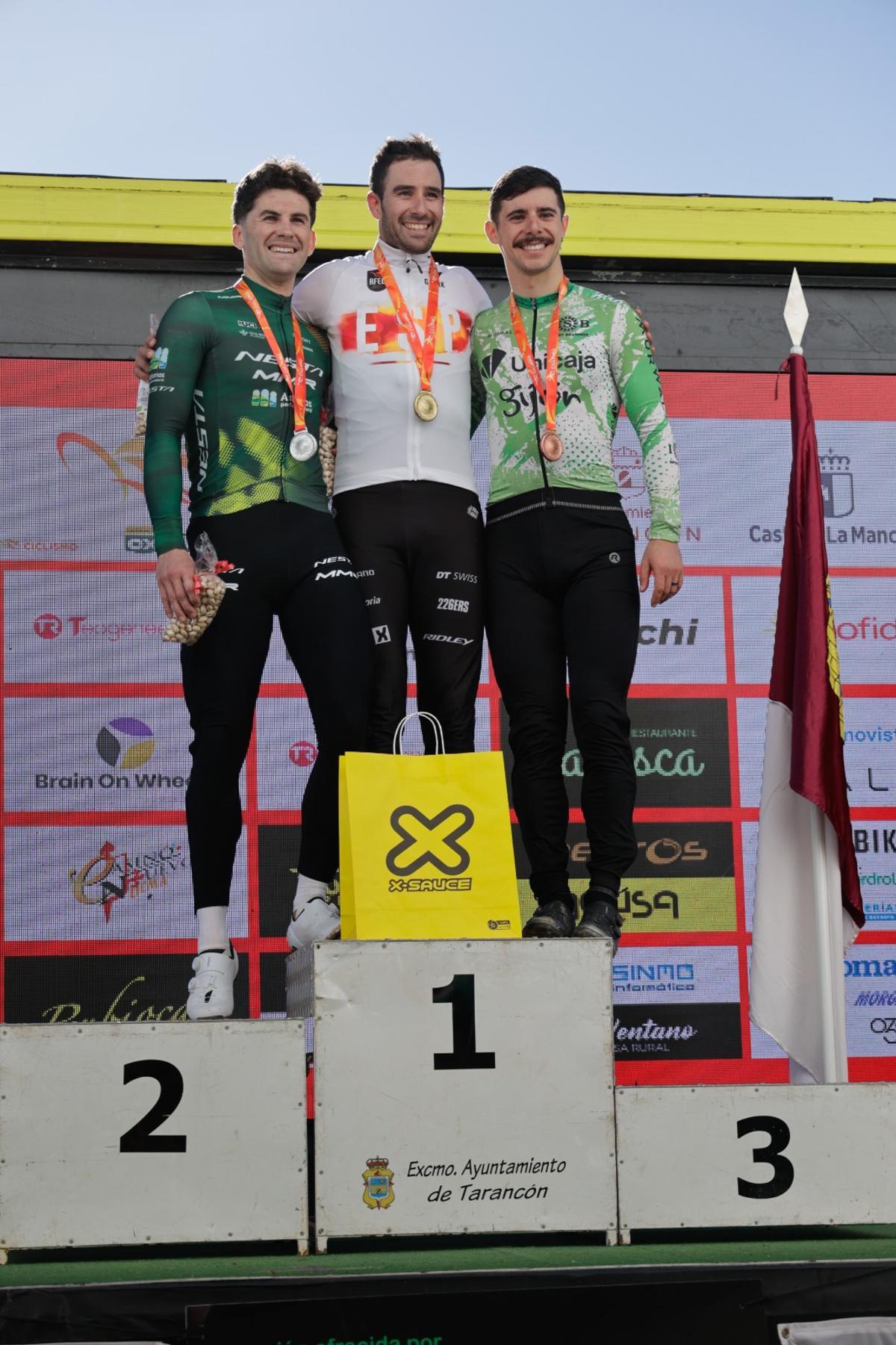 Por la izquierda, Kevin Suárez, Felipe Orts y Mario Junquera