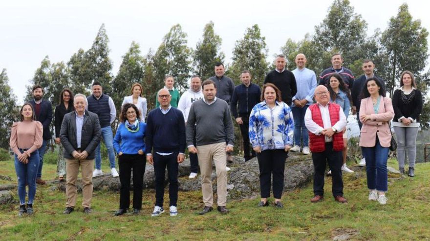 Jorge Cubela posa con los miembros de su candidatura.
