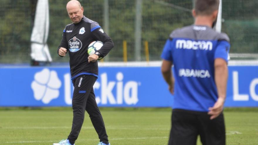 Pepe Mel, en un entrenamiento en Abegondo.