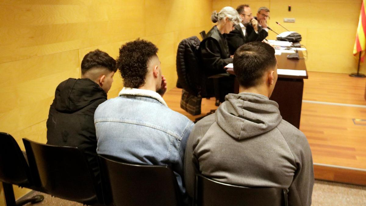 Els tres acusats de perpetrar un robatori i intentar violar una dona a Olot a l'Audiència de Girona