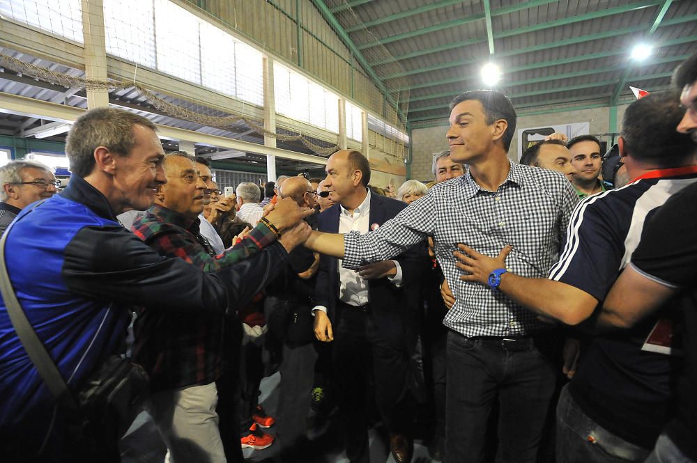 Pedro Sánchez abarrota el polideportivo de Carrús