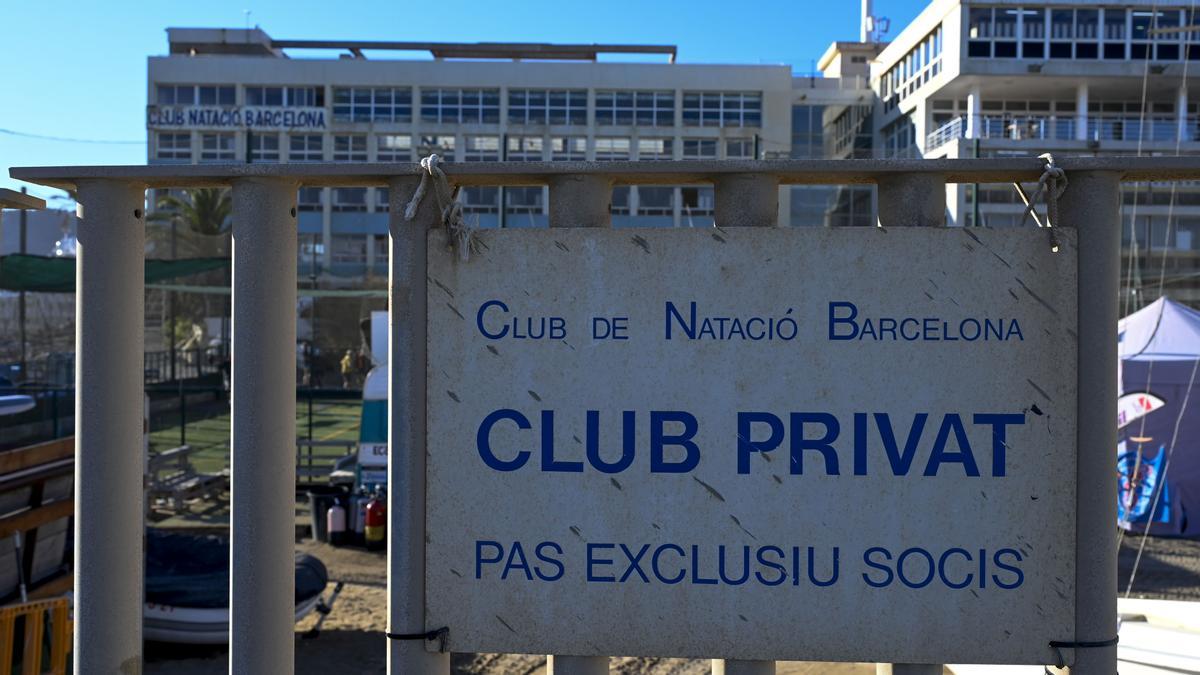 Instalaciones del Club Natació Barcelona desde el paseo marítimo