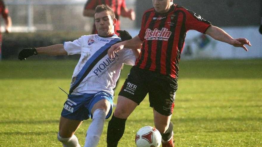 Un lance del partido entre el Barco y el Lalín. // Bernabé/Luismy