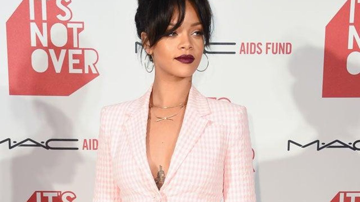 Rihanna, 'lady in pink'