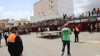 Espectacular cogida en la suelta de vaquillas de Cullera