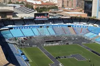 En imágenes | Montaje del concierto de Enrique Bunbury en La Romareda