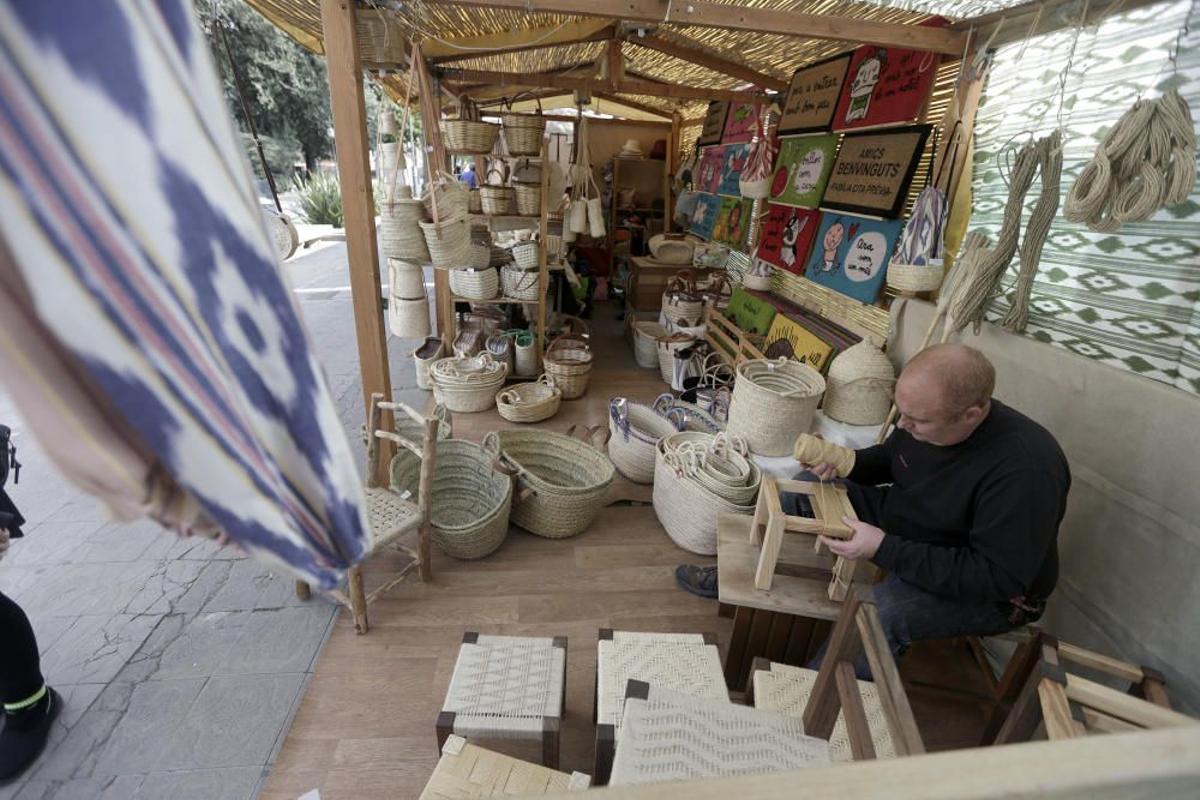 Imatge d’arxiu d’un artesà a Mallorca a la Diada de les Balears.