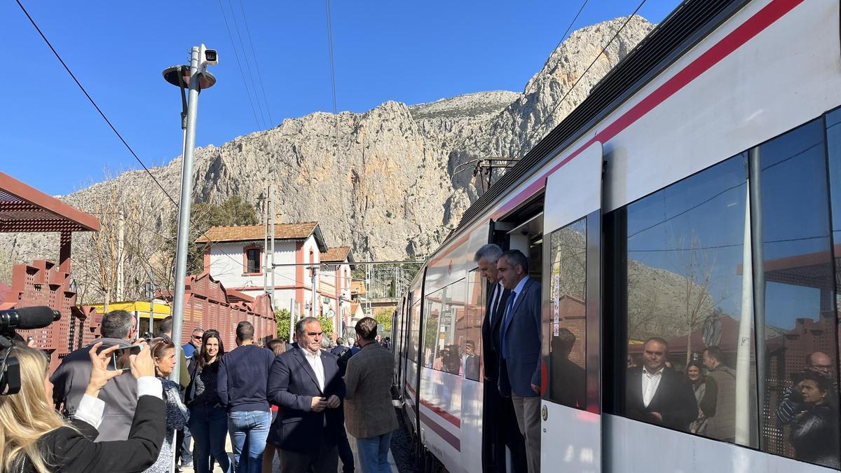 Llegada del Cercanías a El Chorro.